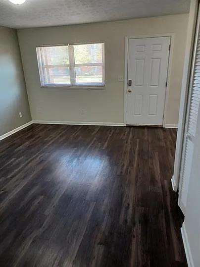 286 Elmwood Dr #1 — Photo 5