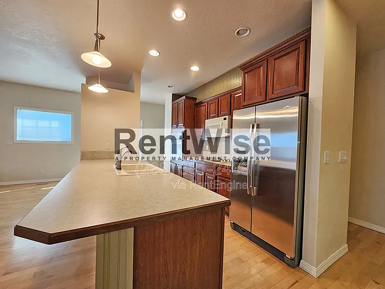 318 W Highland St — Photo 8