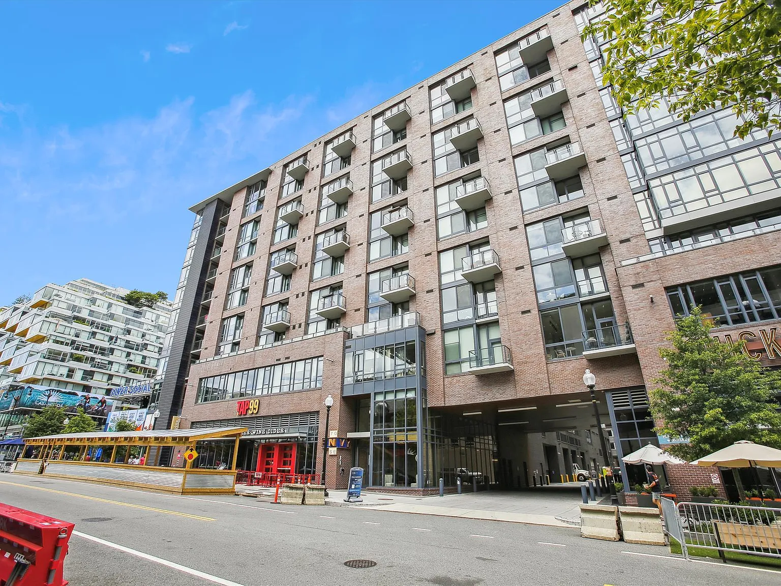 1 bed, 695 sqft, $2,200 — Photo 2