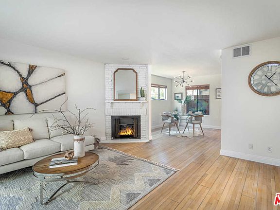 3rd image of 360 S Barrington Ave