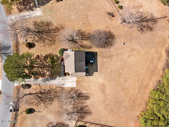 3rd image of 923 Northwoods Drive #Na