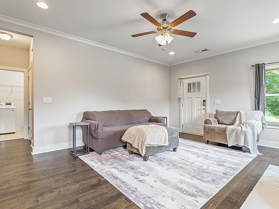 5th image of 1009 Camellia Ridge Dr