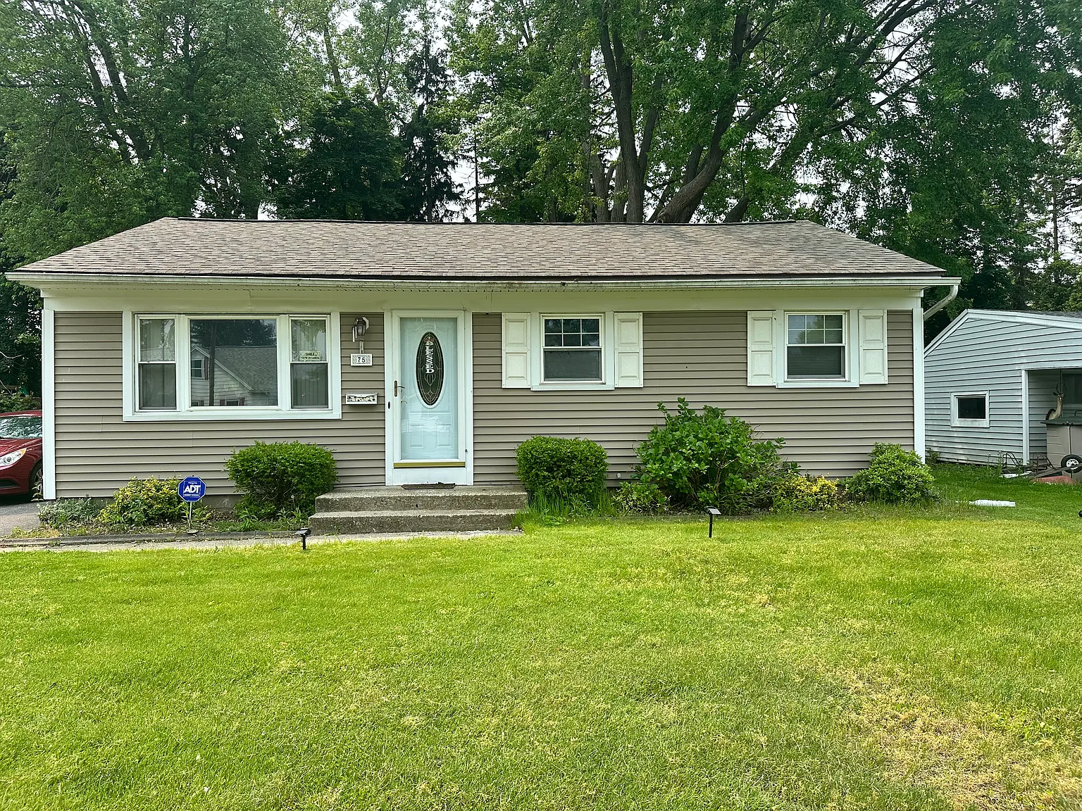 Sutorius Dr, Rochester — Photo 1