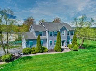 202 Lucas Ln, Nazareth, PA 18064