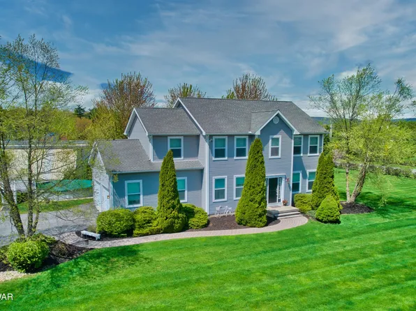 202 Lucas Ln, Nazareth, PA 18064