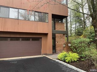 9 Kira Ln, Englewood, NJ 07631