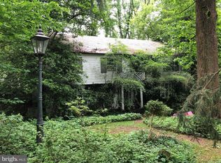 6 Jack Frost Ln, Baltimore, MD 21204