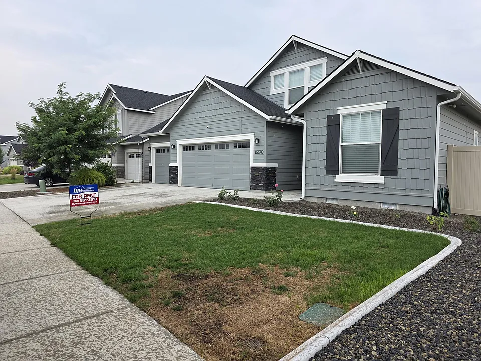 15370 Hogback Way