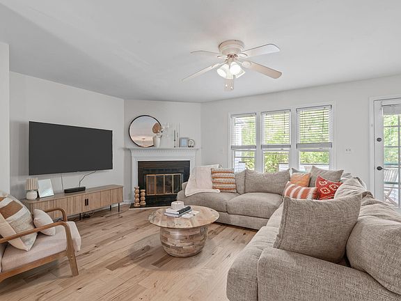 5th image of 105 Greenmont Ln