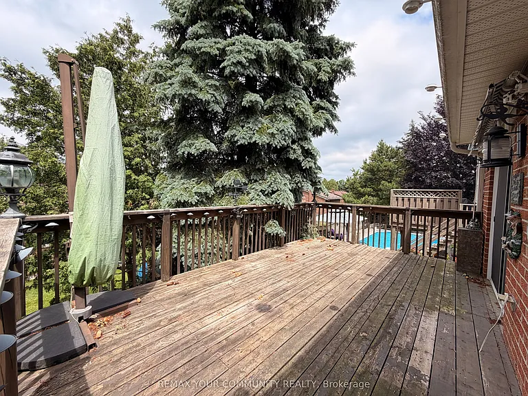 209 Yorkshire Dr — Photo 33