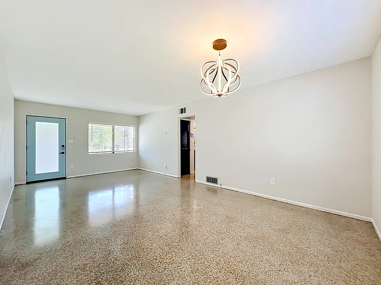 5342 Adanson St — Photo 32
