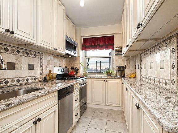 3rd image of 215 Adams St APT 15J