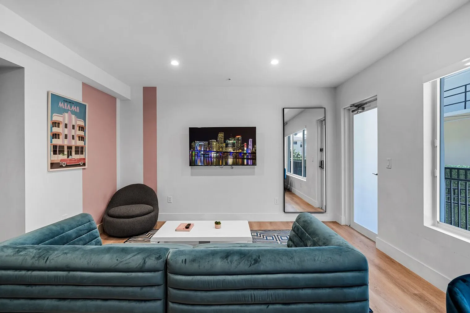 2 bed, 1.0 bath, 861 sqft, $6,711 — Photo 4