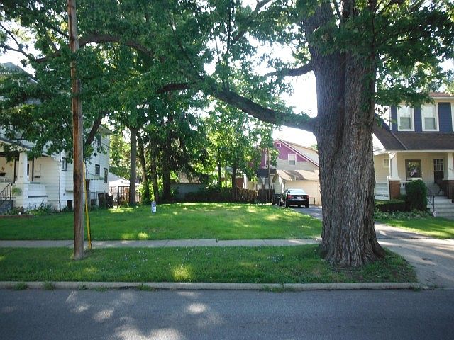 2nd image of 907 West Ave