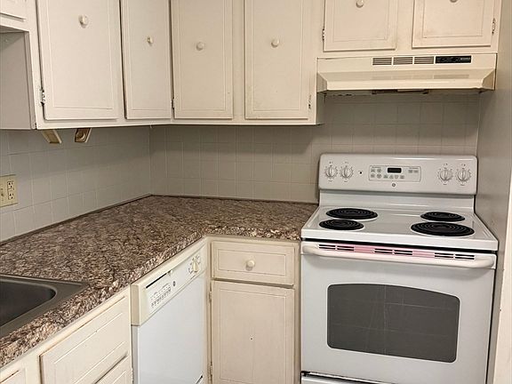 3rd image of 176 Maple Ave APT 4-34