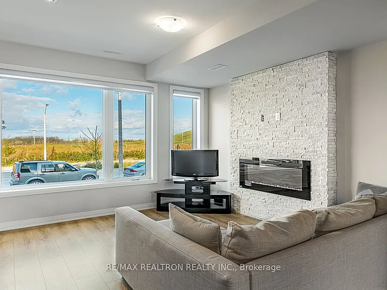 213 Downsview Park Blvd — Photo 27