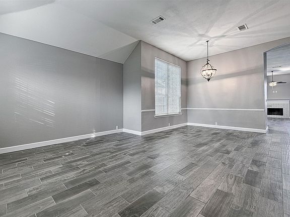 2nd image of 4109 Pinewood Dr