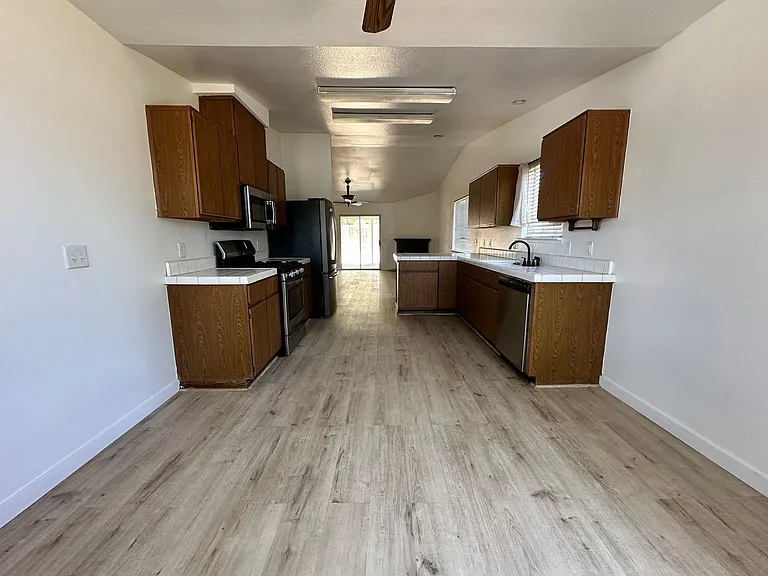 2324 W Delta Ave — Photo 9