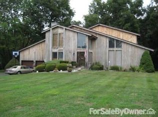10 Red Barn Ln, Brookfield, CT 06804