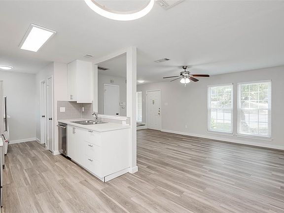 4th image of 1015 E Yager Ln Unit 203