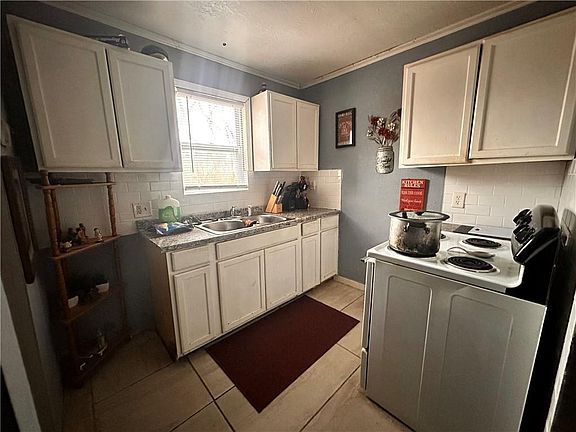 3rd image of 8029 Park Ave