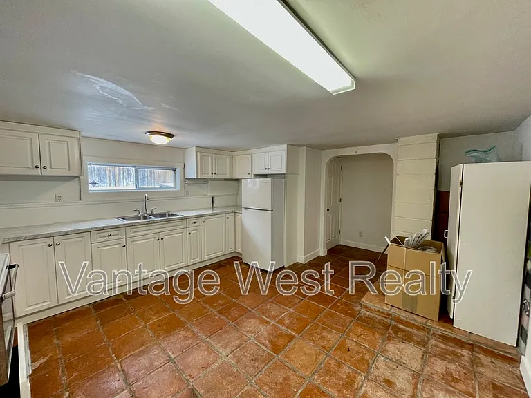 1230B Ethel St — Photo 3