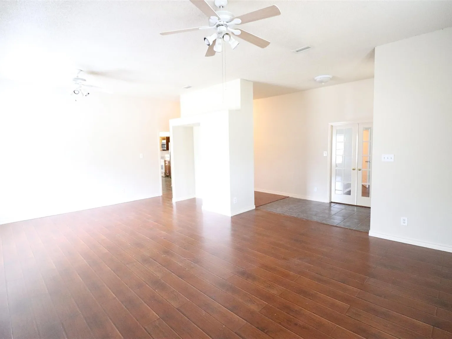 4 bed, 2276 sqft, $2,300 — Photo 4