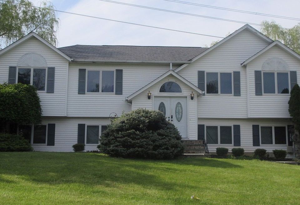 1st image of 42 Hickory Ln