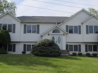 42 Hickory Ln, Garnerville, NY 10923