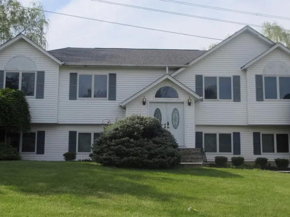 42 Hickory Ln, Garnerville, NY 10923