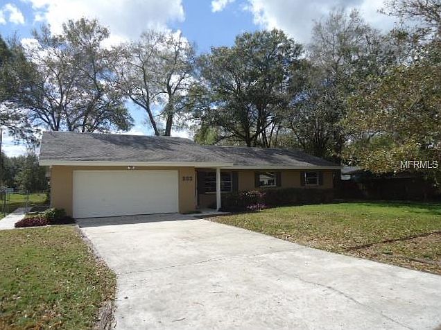 1st image of 303 Greenwoods Ln