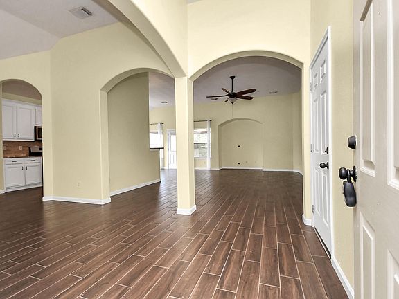 2nd image of 25403 Elm Green St