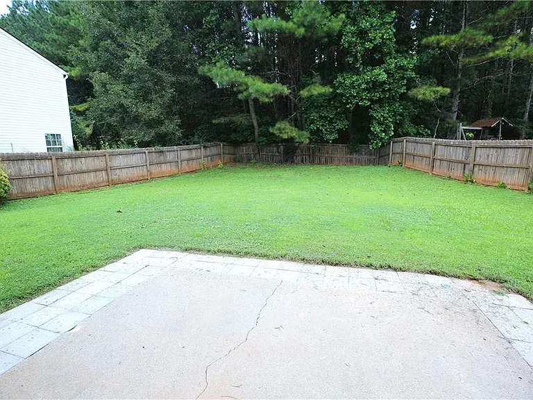514 Carrington Ct — Photo 2