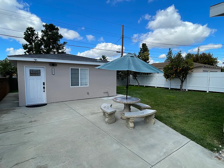 2019 N Maple St — Photo 24
