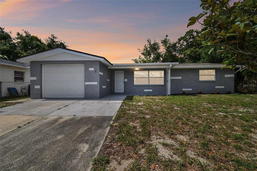 2 bed, 1.5 bath, 1046 sqft, $1,695 — Photo 1