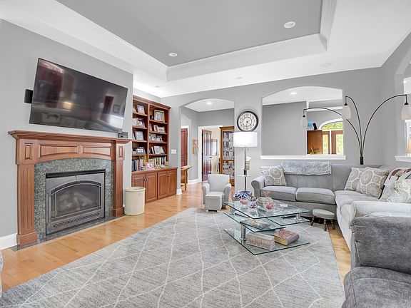 5th image of 932 Wood Ct