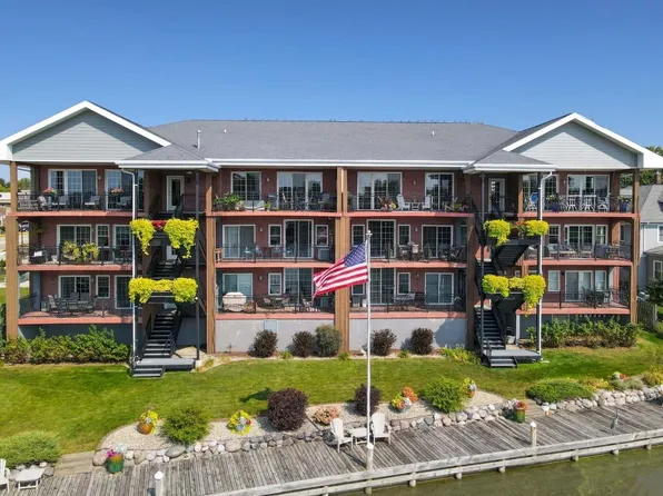 515 Broad St Unit 202, Menasha, WI 54952