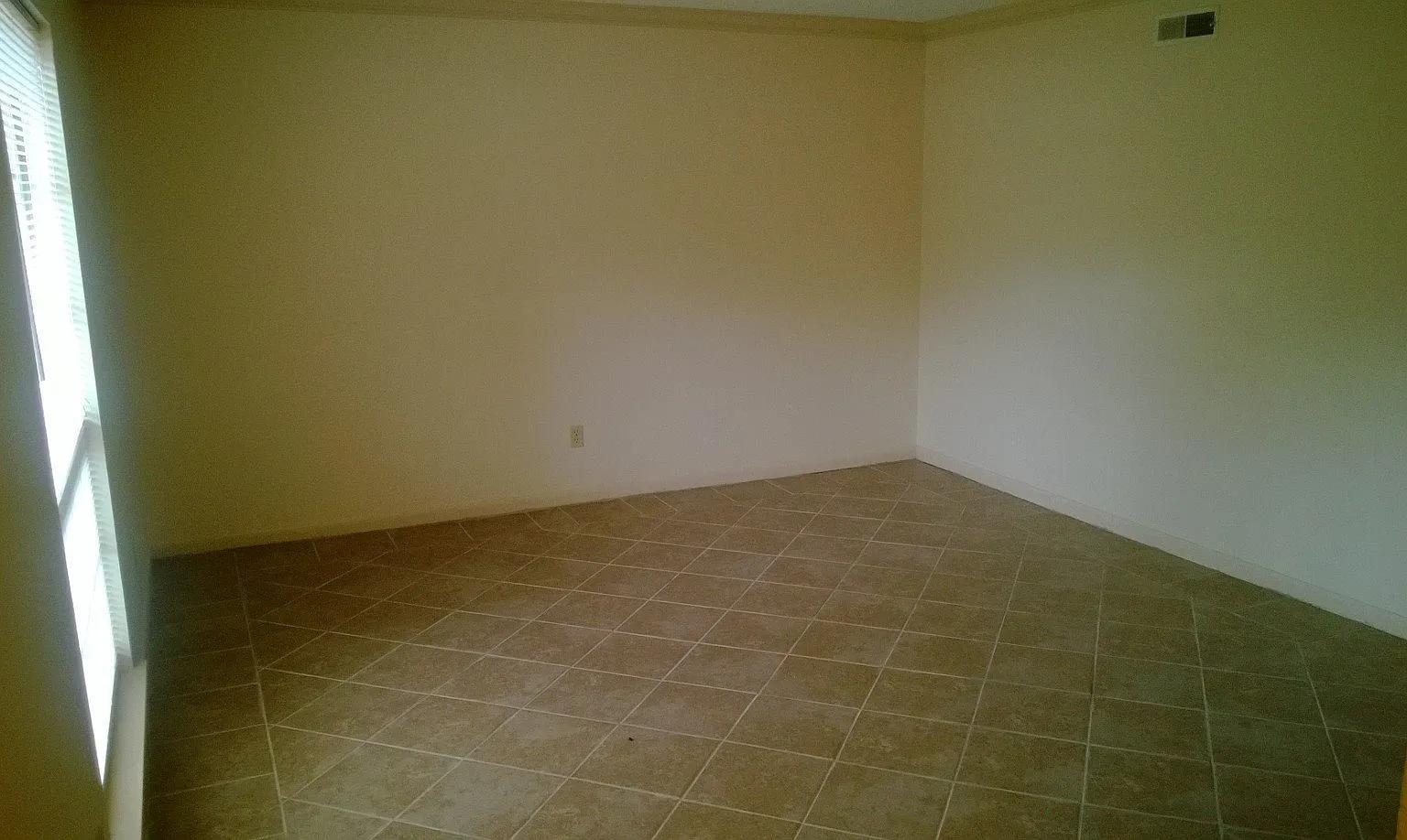 Woodland Hills Apartments — Photo 4