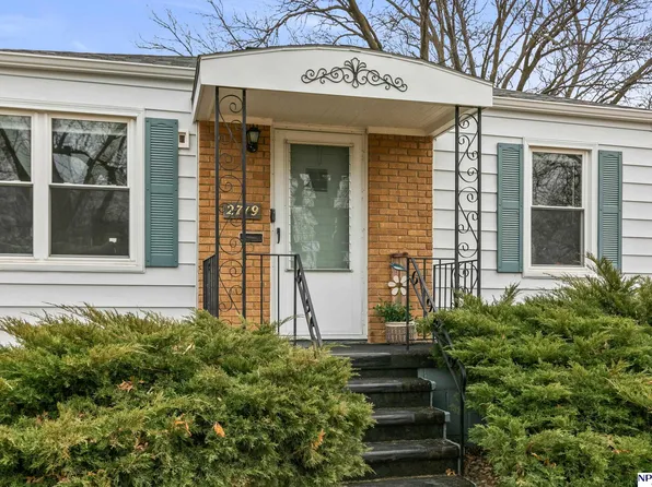 2719 S 44th St, Omaha, NE 68105