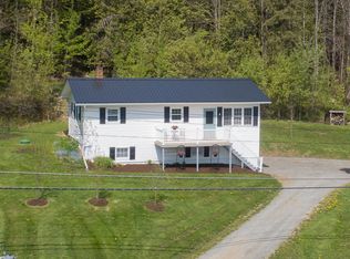 1563 Lake Rd, Newport, VT 05855