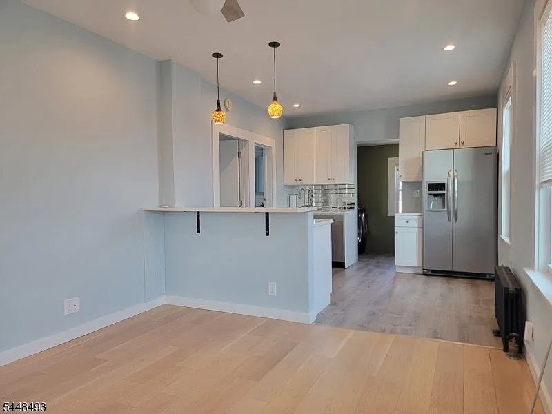 3 bed, 1.0 bath, $2,500 — Photo 2