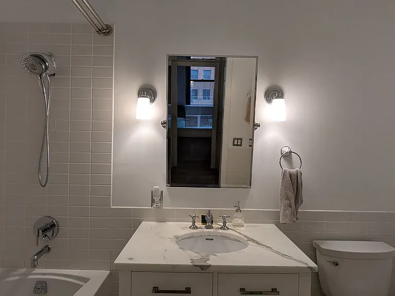 365 Bridge St #9P — Photo 8