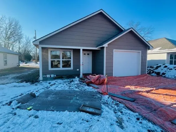 1615 Hill Valley Dr, Manhattan, KS 66502