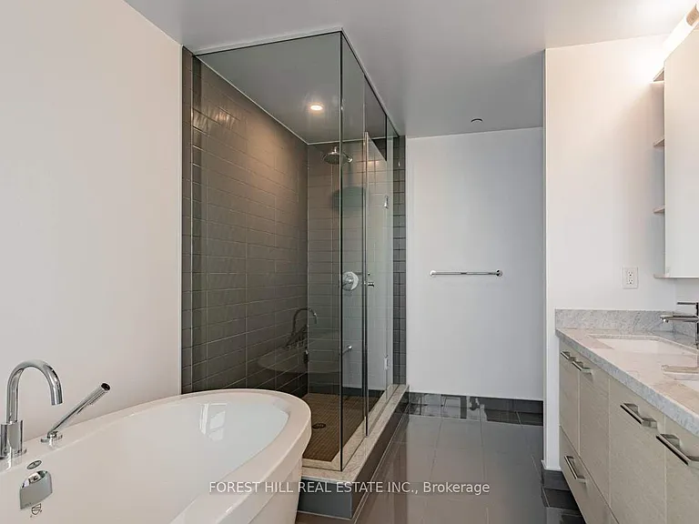 2221 Yonge St #5702 — Photo 22