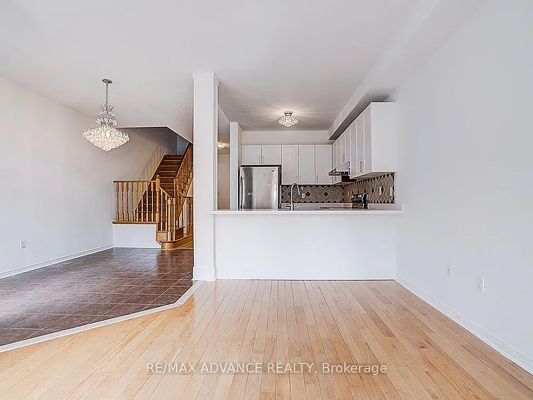 137 Laramie Cres — Photo 12