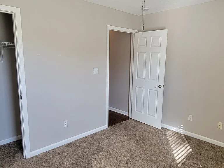 134 Liverpool Cv — Photo 17