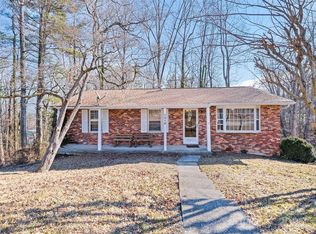 1210 Pinebrook Cir, Hendersonville, NC 28739