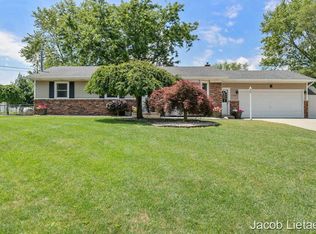 7281 Floral Ave, Jenison, MI 49428