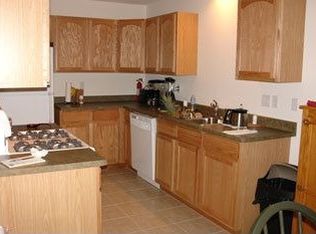 1190 Rose Dr, Sycamore, IL 60178