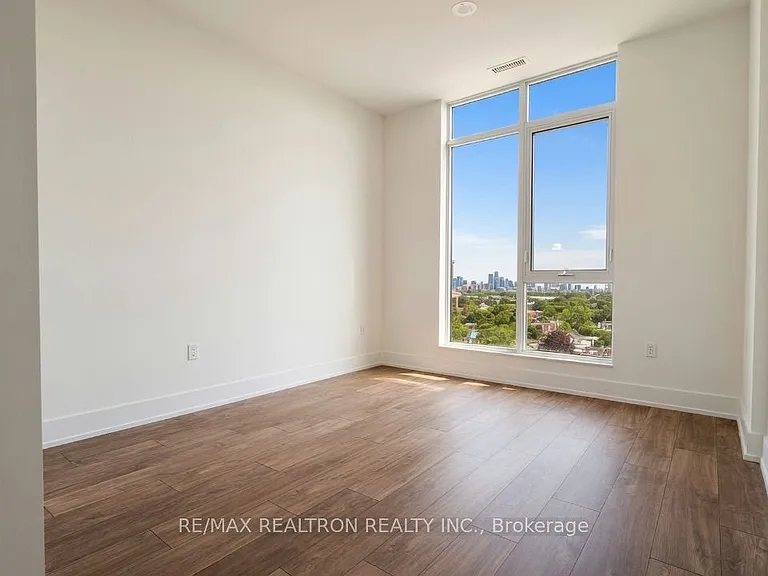 858 Dupont St #Penthouse 35 — Photo 6